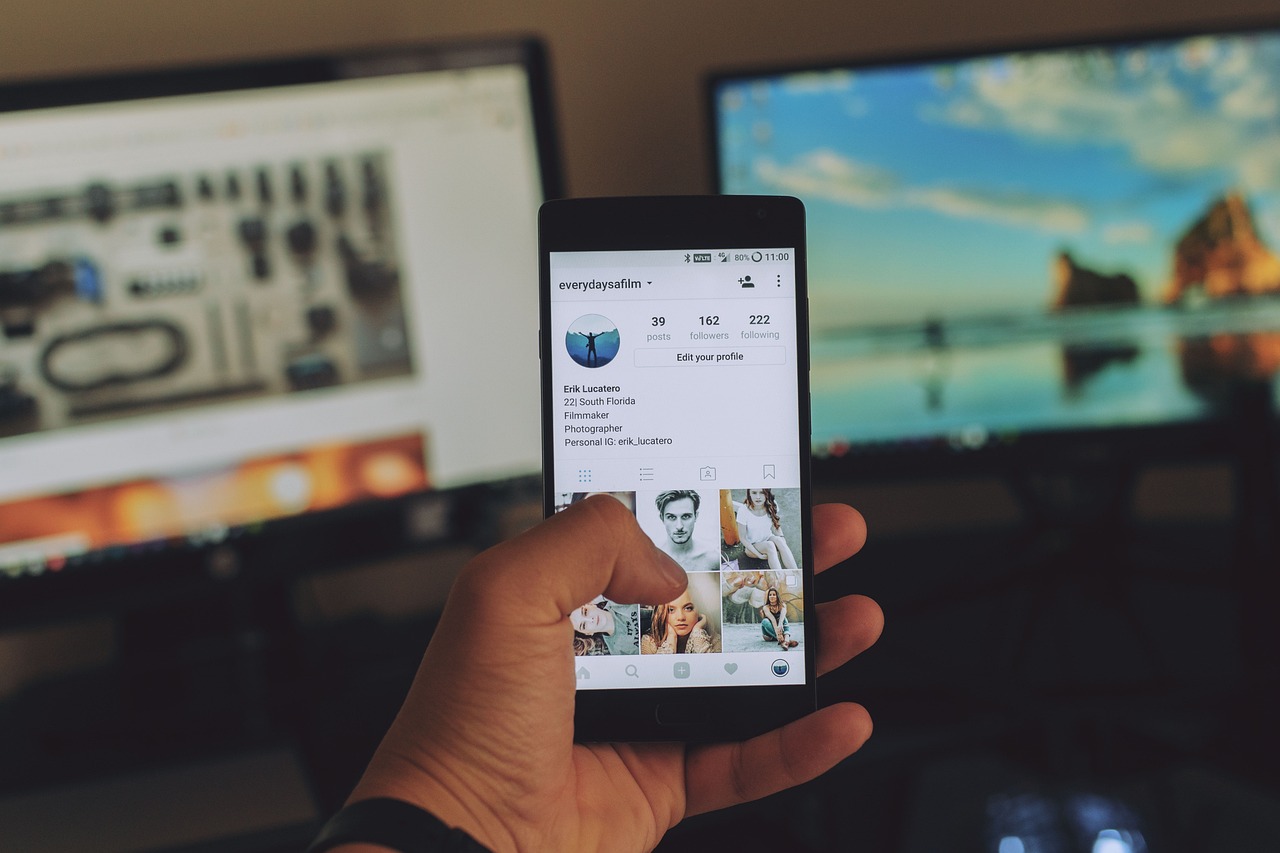 Wie beeinflusst Social Media unsere Kaufentscheidungen?